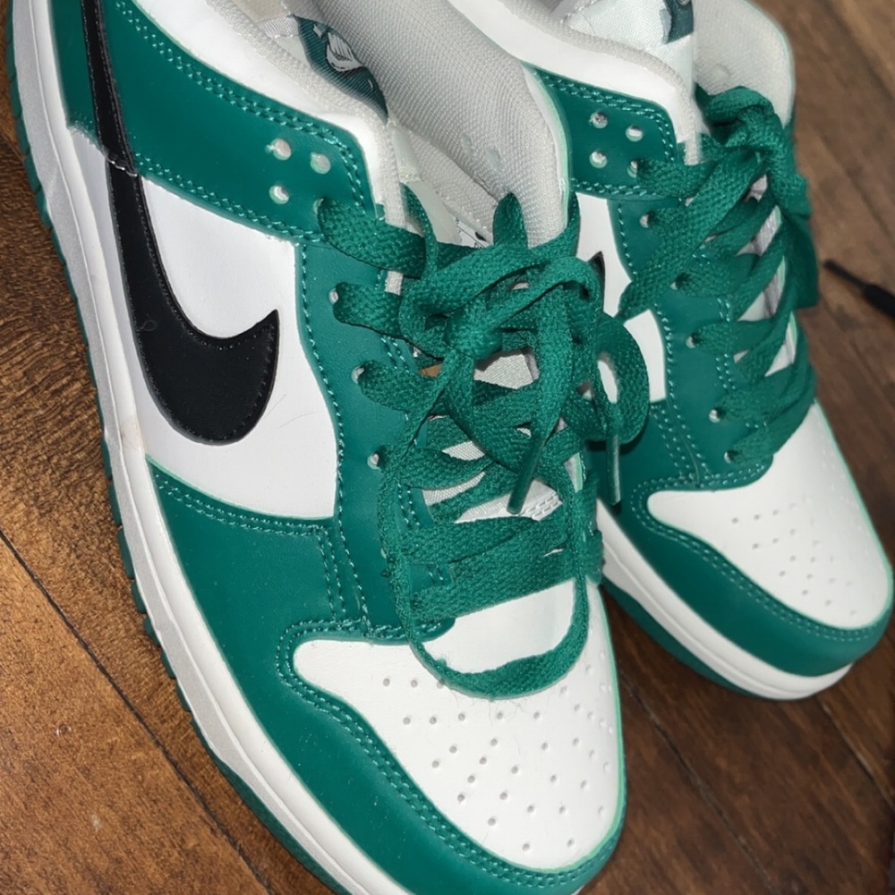 Air Jordan low green women 9.5 men’s 8